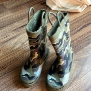 Boys camouflage boots